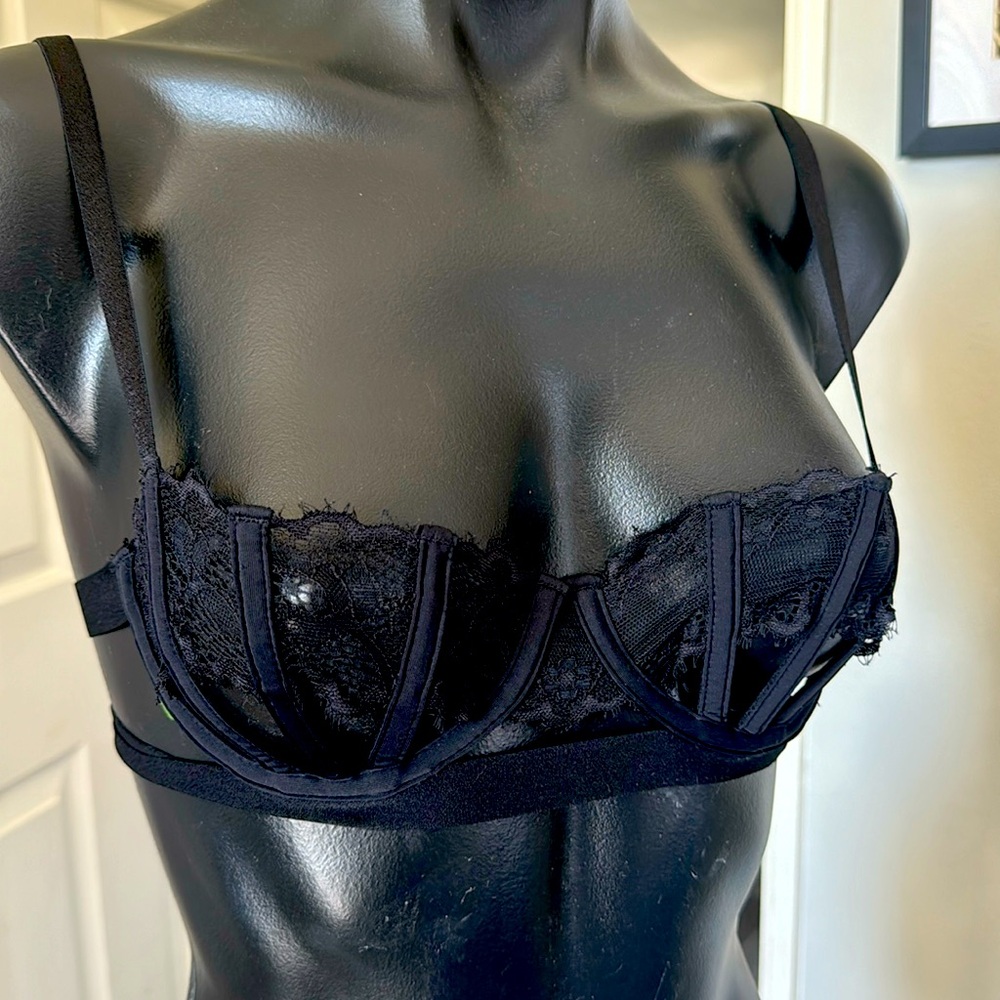 Never worn Thistle and Spire black Lace Bra - 34B